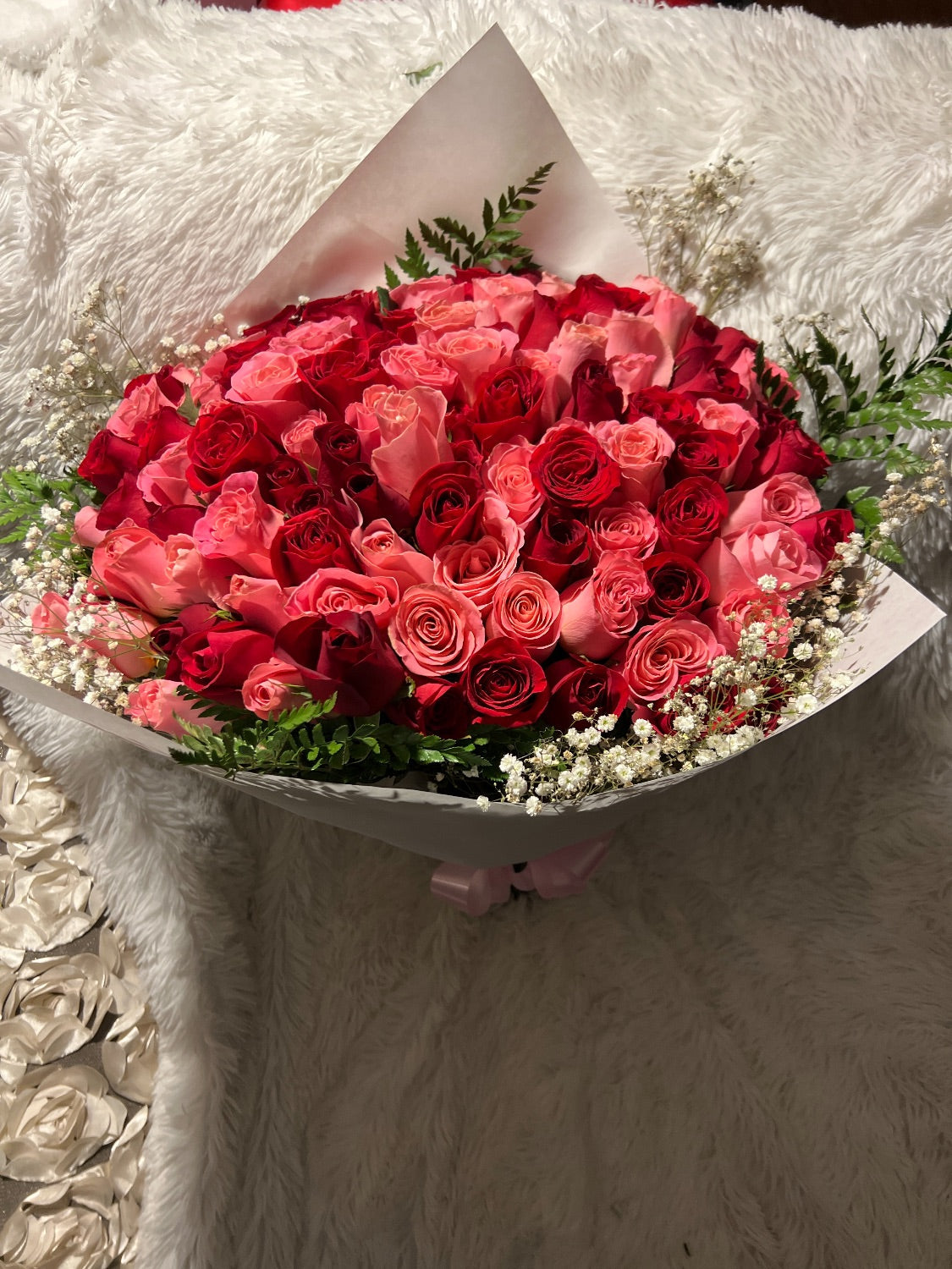 100 Roses Flower Buchon Bouquet